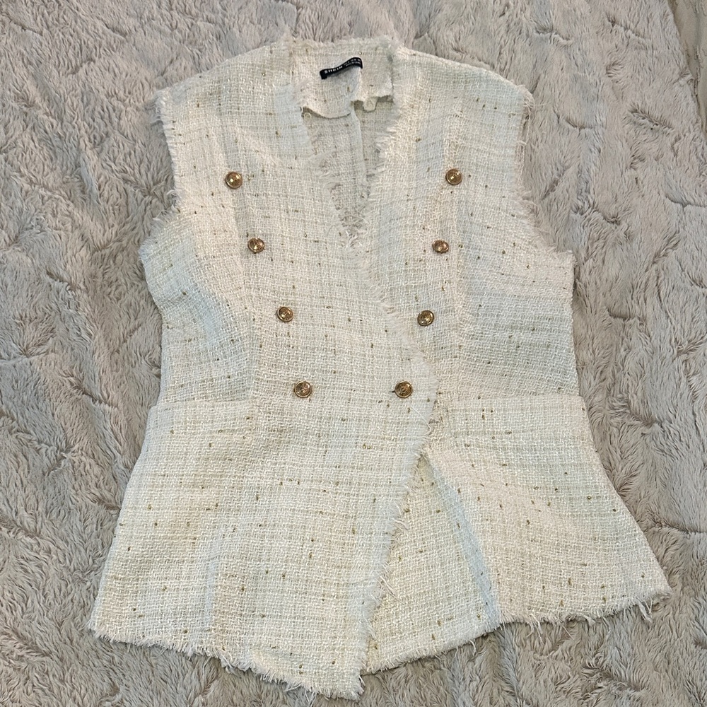 Elegant Cream Tweed Sleeveless Jacket